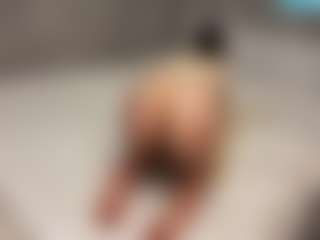Live cam show with AlbertinaBendtsen - Camel Toe on Latina Girls