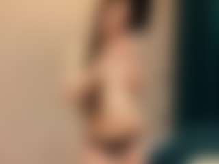 Live cam show with AlbertinaBendtsen - Skinny on SpunkLive
