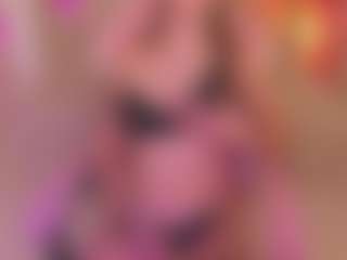 Live cam show with IceRosee - Blue Eyes on madthumbs