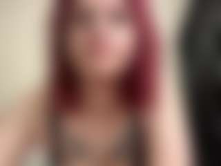 Live cam show with AwildaHuberman - Petite on Livezox