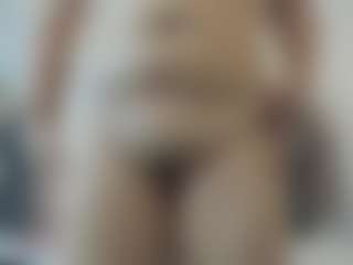 Live cam show with Bella-Dunne - New MILF on TastyBlacksLive