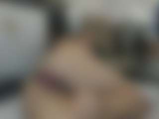Live cam show with Bella-Dunne - Blonde Hair MILF on CamwithHer