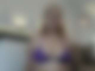 Bella-Dunne MILF webcam performer live streaming