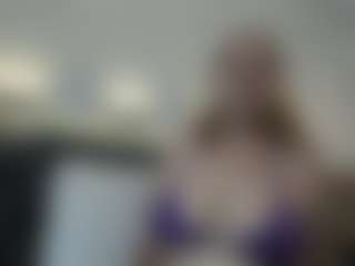 Live cam show with Bella-Dunne - Curvy MILF on Streamer API