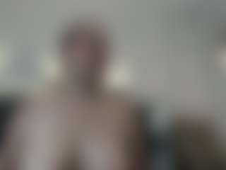 Live cam show with Bella-Dunne - New Brown Eyes on Livezox