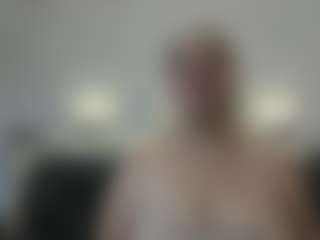 Bella-Dunne MILF webcam performer live streaming