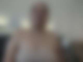 Live cam show with Bella-Dunne - Blonde Hair MILF on PervPlay.com