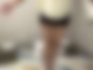 Show en direct avec Aimi - Strip Brown Hair sur Camsoda