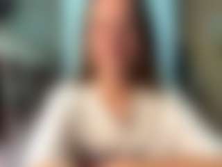 Live cam show with Holly - Deepthroat on livesuperchat.net