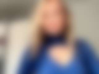 Live cam show with MerriRiesgraf - Athletic Young Adult on SinfulBabes