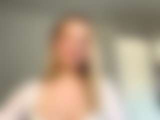 Live cam show with MerriRiesgraf - Average on Camsoda