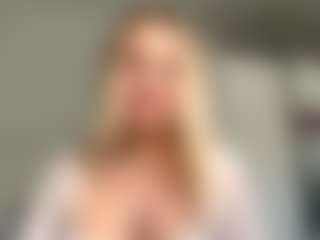 Live cam show with MerriRiesgraf - Fetish on CamwithHer