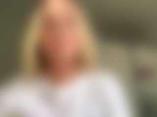 Live cam show with MerriRiesgraf - Squirt Blonde Hair on Camversity