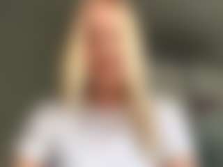 Live cam show with MerriRiesgraf - Oil on Fit Hotties