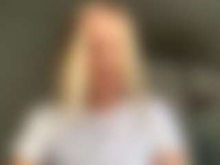Live cam show with MerriRiesgraf - Athletic Teen (18+) on Fit Hotties
