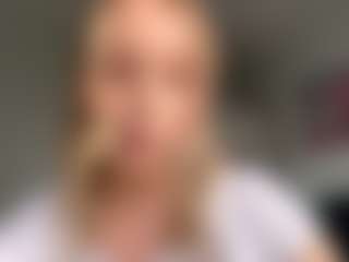 Live cam show with MerriRiesgraf - Pornstar Spank on livesuperchat.net