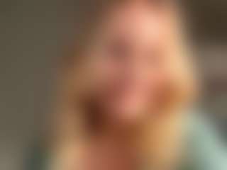 Live cam show with MerriRiesgraf - Normal on eurowanks.com