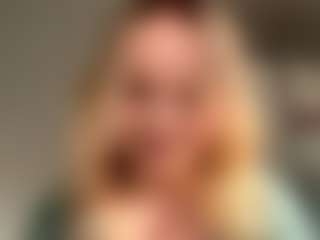 Live cam show with MerriRiesgraf - Strip on Adult Interactions