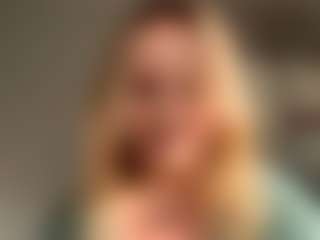 Live cam show with MerriRiesgraf - Natural on Adult Interactions