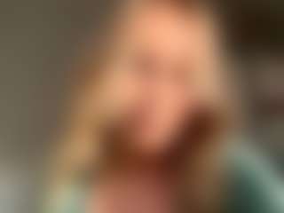 Live cam show with MerriRiesgraf - Cum on Livezox