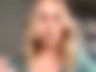 Live cam show with MerriRiesgraf - Shaved Pussy on xfollow cams