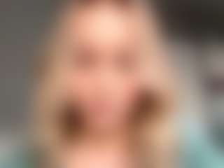 Live cam show with MerriRiesgraf - Spank on boobsie.com