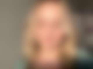 Live cam show with MerriRiesgraf - Anal on Soda Cam