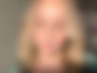 Live cam show with MerriRiesgraf - Spank Blonde Hair on Latina Girls