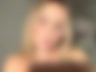 Live cam show with MerriRiesgraf - Solo on x69.live