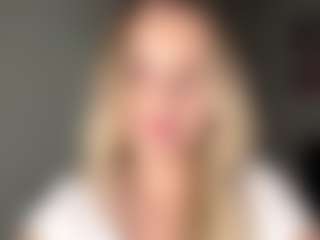 Live cam show with MerriRiesgraf - Blonde Hair on SmokeAndPoke
