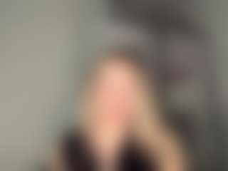 Show live cam dengan MerriRiesgraf - Public di Camsoda