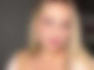 Live cam show with MerriRiesgraf - Average on sexylive.show