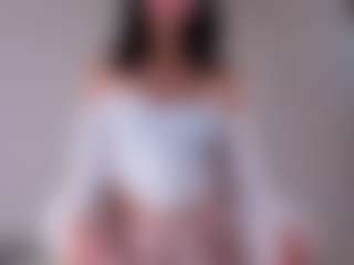 Live cam show with WillowMyrick - Teen (18+) on Camsoda