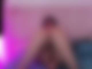 Live cam show with lola-caicedo - Skinny on madthumbs