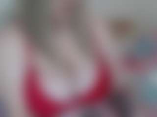 Live-camshow met lucyBarker - Brown Eyes Blonde Hair op Camsoda