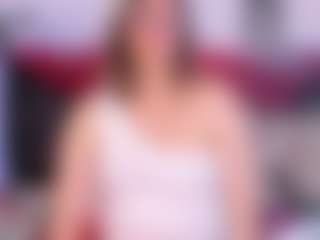 Live cam show with Oliviabrowm - Blue Eyes on CamClone