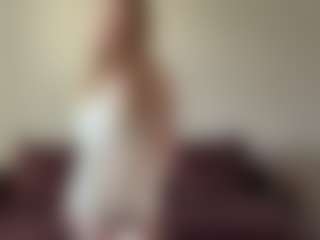 Live cam show with GenevaHoen - Brown Eyes Brown Hair on Camsoda