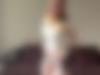 Live cam show with GenevaHoen - Brown Hair Teen (18+) on Camsoda