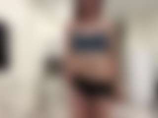 Live cam show with Helen - Tease on SquirtSoMuch