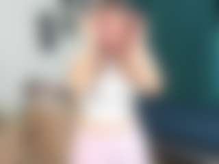 Live cam show with VanettaAngelucci - Skinny on Latina Girls