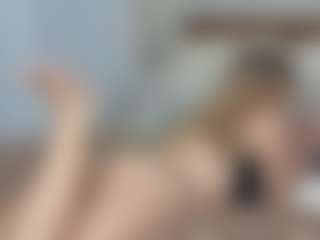 Live cam show with VanettaAngelucci - Skinny on Dare Cams