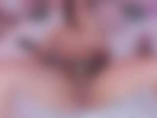 Live cam show with AmandaLourens - Athletic Blowjob on AdultVida.com