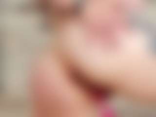 Live cam show with Bacardi-dee - Brown Eyes Curvy on SmokeAndPoke