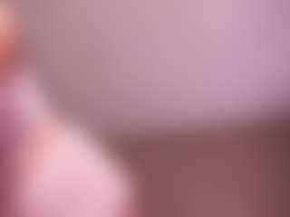 Live cam show with Lia - New Brown Eyes on Camsoda