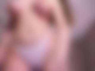 Live cam show with Lia - Brown Eyes on StripNow