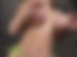 Live cam show with Lia - Striptease Young Adult on Camming Site