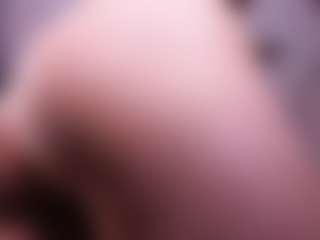 Live cam show with Lia - Striptease Latina on Camsoda