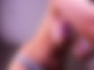 Live cam show with Lia - Pornstar Small Tits on chickslive.net