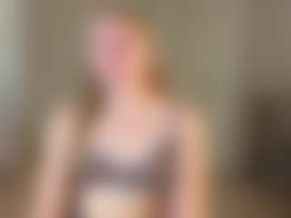 Live cam show with Amelia - Flashing on 1on1-livenow