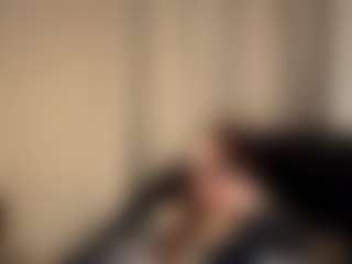 Live cam show with ShanonQasba - Shaved Pussy MILF on AdultVida.com